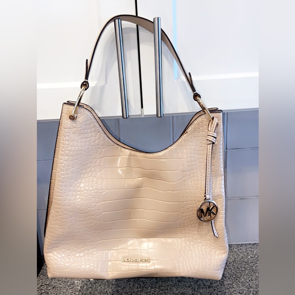Micheal Kors purse